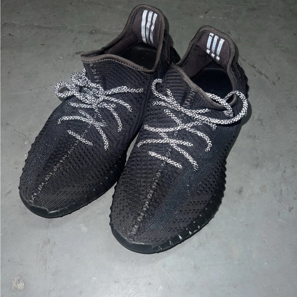 Size 10.5 - Yeezy Boost 350 V2 Low Black Reflective Preowned Fast Ship 🔥